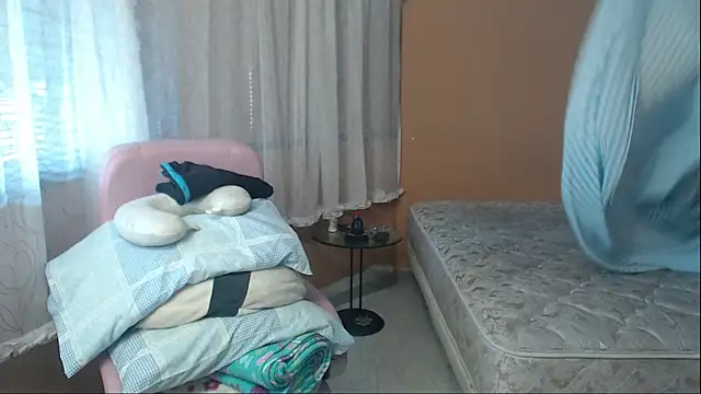 moon cat85 online show from July 13, 2026, 4:43 pm