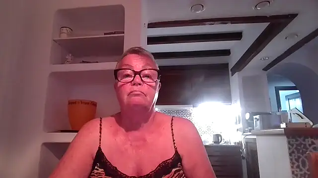 GrannyChrissy68 online show from October 25, 2025, 8:47 pm