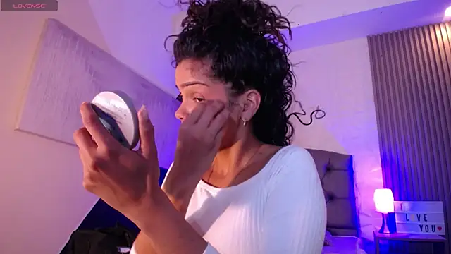 Snapshot of ximena_diaz chatting on January 25, 2025, 9:25 pm ximena diaz online show from January 25, 2025, 9:25 pm