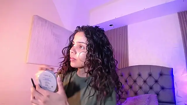 Snapshot of ximena_diaz chatting on February 20, 2025, 8:47 pm ximena diaz online show from February 20, 2025, 8:47 pm