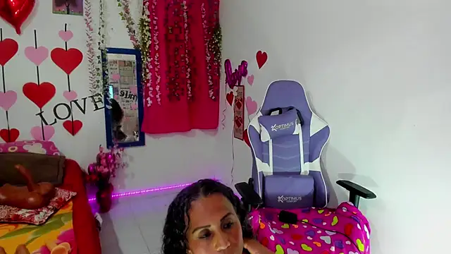 Snapshot of samantha__smile chatting on October 5, 2025, 6:39 pm samantha smile online show from October 5, 2025, 6:39 pm