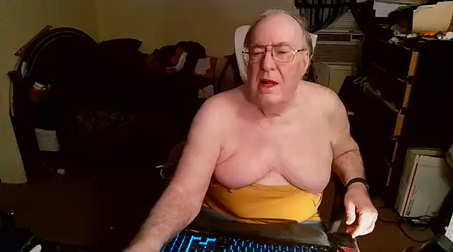 Snapshot of Toastir chatting on March 19, 2025, 8:54 pm Toastir online show from March 19, 2025, 8:54 pm