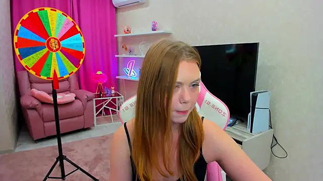 Strawberrye online show from December 5, 2025, 3:26 am