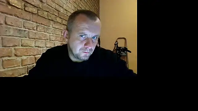 Snapshot of MrWhitePL chatting on November 3, 2025, 6:31 pm MrWhitePL online show from November 3, 2025, 6:31 pm