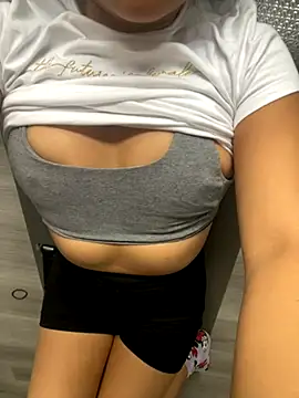 Aestheticsgirl online show from November 21, 2025, 11:31 am