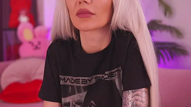 Snapshot of fallingangel chatting on January 18, 2025, 3:27 pm fallingangel online show from January 18, 2025, 3:27 pm