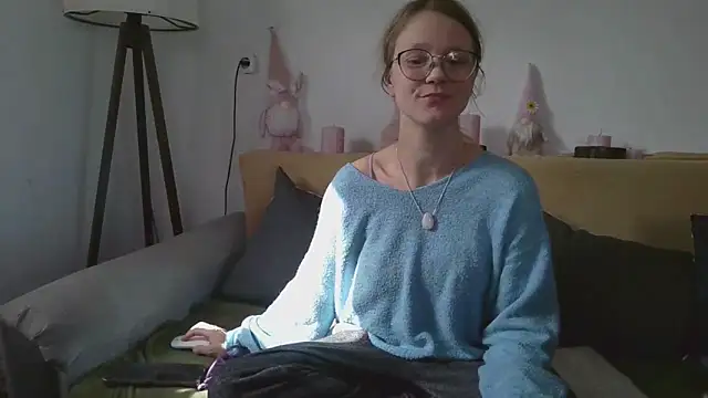 Snapshot of little-leni chatting on February 16, 2026, 10:11 am little-leni online show from February 16, 2026, 10:11 am