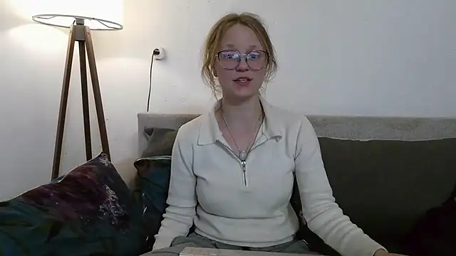 little-leni online show from April 8, 2026, 8:20 pm