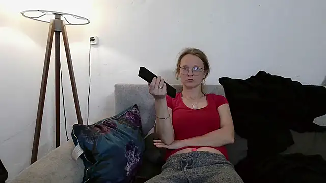 little-leni online show from April 24, 2026, 8:33 pm