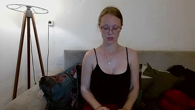 little-leni online show from April 25, 2026, 8:06 pm