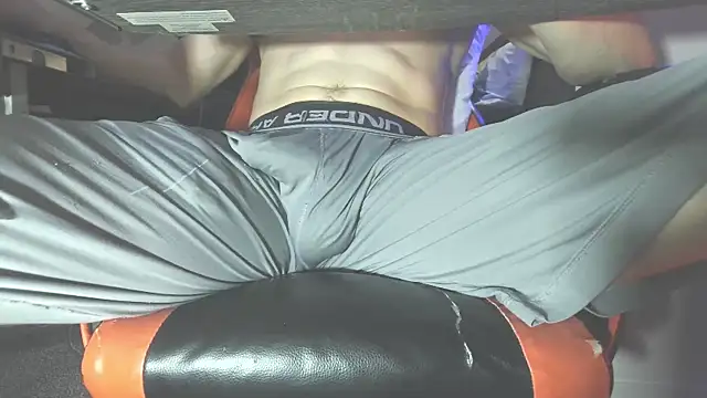 Snapshot of Dick_and_muscles chatting on October 13, 2025, 1:05 am Dick and muscles online show from October 13, 2025, 1:05 am