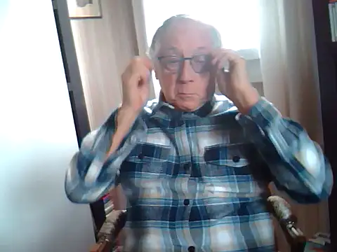 Snapshot of johnjohn622662 chatting on February 21, 2025, 11:22 am johnjohn622662 online show from February 21, 2025, 11:22 am