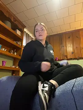 jaseyrae online show from December 18, 2024, 4:49 pm