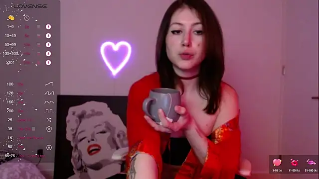 Snapshot of PlayfulApril chatting on February 13, 2025, 1:29 am PlayfulApril online show from February 13, 2025, 1:29 am