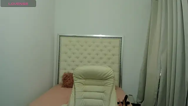 Snapshot of erykajoy chatting on November 11, 2025, 11:21 am erykajoy online show from November 11, 2025, 11:21 am