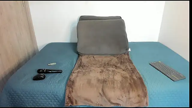 AmeliPonce online show from April 14, 2026, 4:02 pm