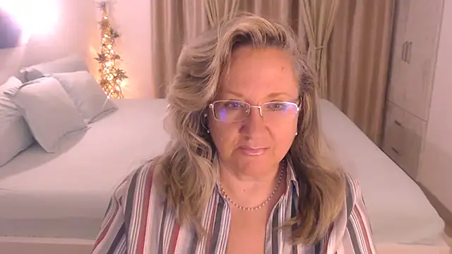 Snapshot of Raisshy chatting on October 14, 2025, 4:52 pm Raisshy online show from October 14, 2025, 4:52 pm