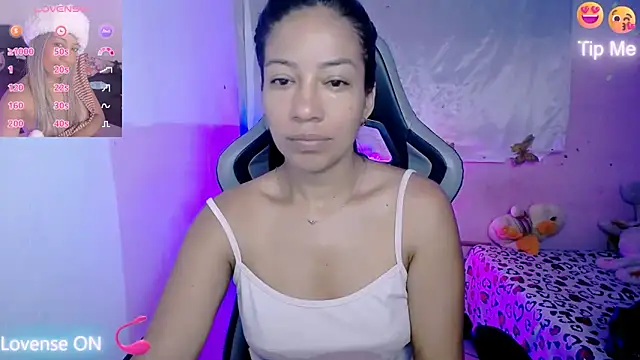 ninatiny online show from September 22, 2025, 10:28 am