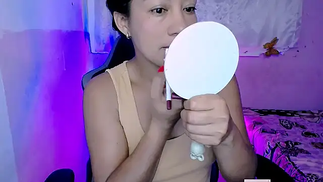 ninatiny online show from October 29, 2025, 9:33 am