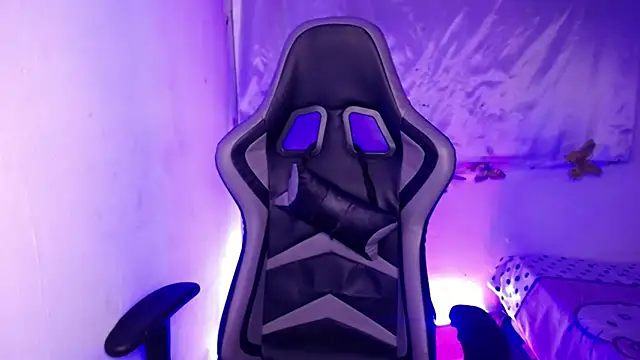 ninatiny online show from February 23, 2026, 10:45 am