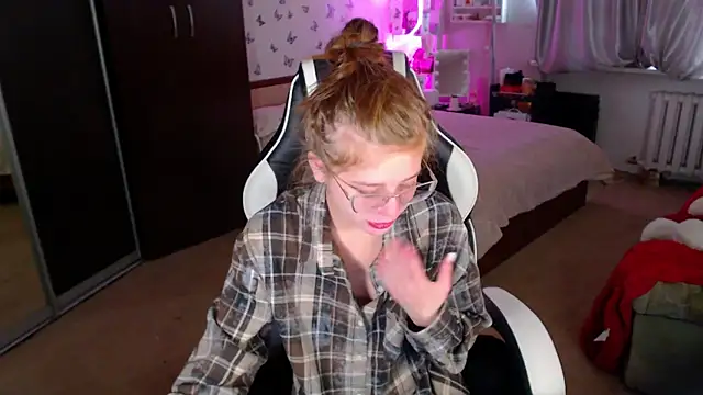 Kira honeyy online show from April 30, 2026, 3:46 am