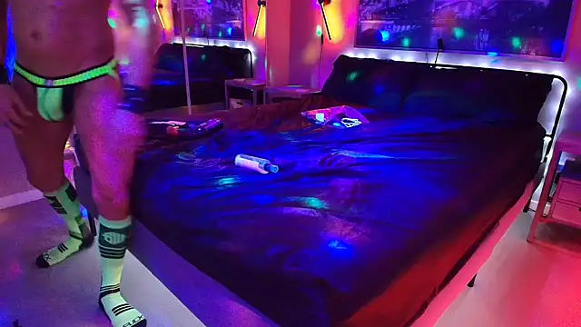 MikyFoxx online show from April 3, 2026, 7:50 am