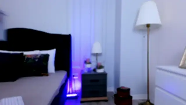 ElizzaBubble online show from January 7, 2025, 6:05 am