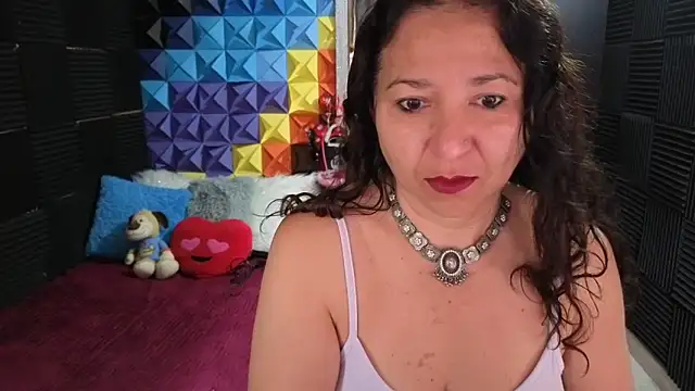 katifoxx online show from October 6, 2025, 2:58 pm