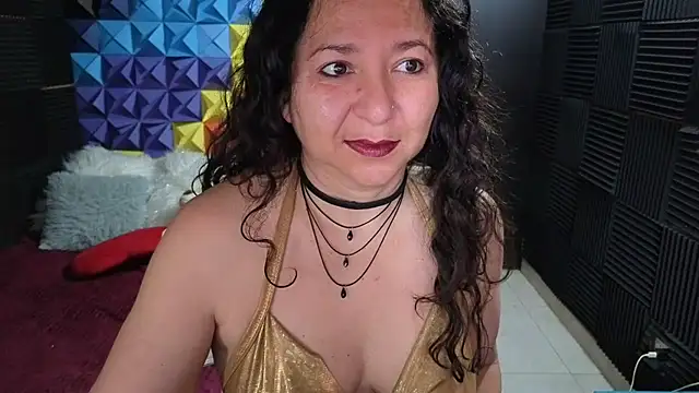 katifoxx online show from October 19, 2025, 3:56 pm