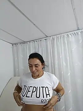zullyxhot online show from June 6, 2026, 10:03 pm