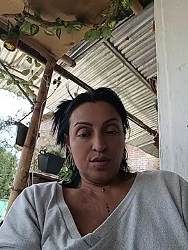 zullyxhot online show from June 11, 2026, 5:22 pm