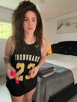 Snapshot of Clara-xoxo chatting on February 13, 2026, 11:06 am Clara-xoxo online show from February 13, 2026, 11:06 am