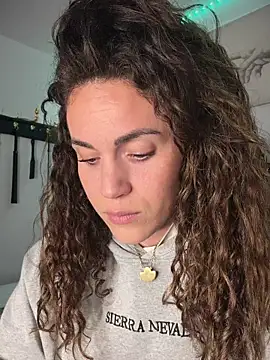 Snapshot of Clara-xoxo chatting on February 21, 2026, 10:00 pm Clara-xoxo online show from February 21, 2026, 10:00 pm