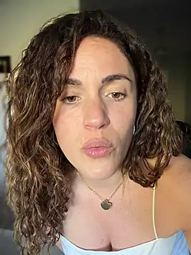 Snapshot of Clara-xoxo chatting on March 1, 2026, 1:57 pm Clara-xoxo online show from March 1, 2026, 1:57 pm