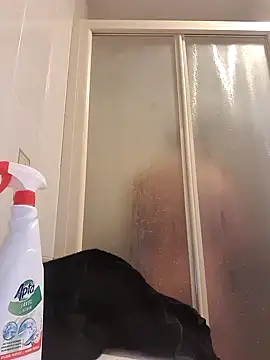 Snapshot of Lentbulant chatting on January 6, 2025, 8:57 am Lentbulant online show from January 6, 2025, 8:57 am