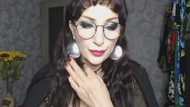 Snapshot of Aziza1 chatting on November 3, 2025, 5:03 pm Aziza1 online show from November 3, 2025, 5:03 pm