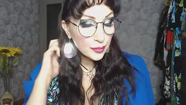 Snapshot of Aziza1 chatting on November 4, 2025, 2:16 pm Aziza1 online show from November 4, 2025, 2:16 pm