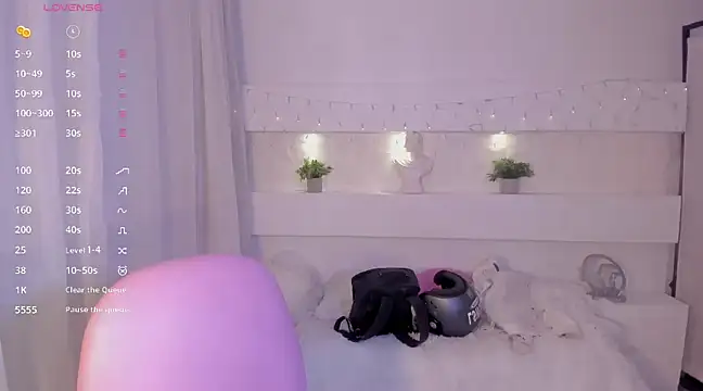 Snapshot of AshleyRoys chatting on December 29, 2024, 3:35 pm AshleyRoys online show from December 29, 2024, 3:35 pm