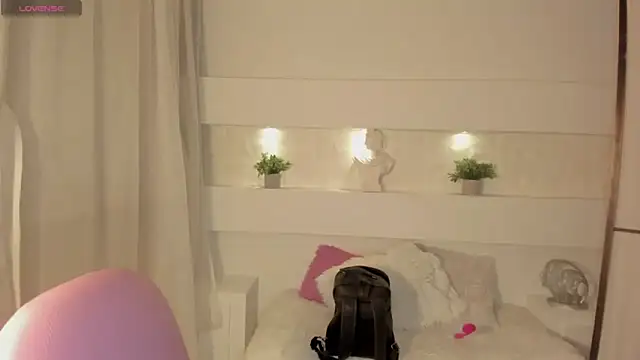 Snapshot of AshleyRoys chatting on January 23, 2025, 3:11 pm AshleyRoys online show from January 23, 2025, 3:11 pm