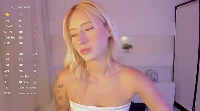 Snapshot of AshleyRoys chatting on February 4, 2025, 3:36 pm AshleyRoys online show from February 4, 2025, 3:36 pm