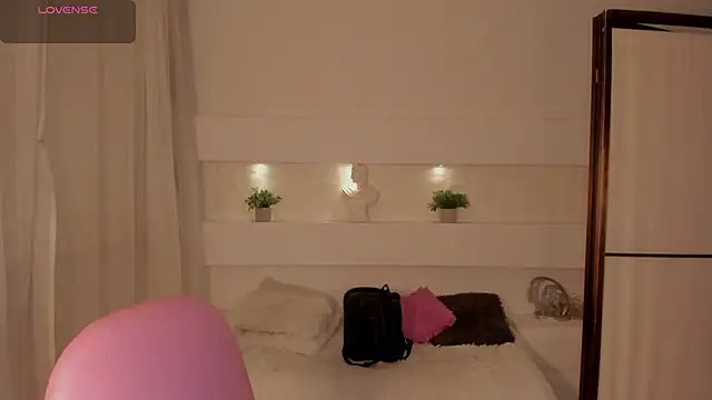 Snapshot of AshleyRoys chatting on March 10, 2025, 3:41 pm AshleyRoys online show from March 10, 2025, 3:41 pm