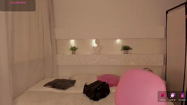 Snapshot of AshleyRoys chatting on March 15, 2025, 7:48 pm AshleyRoys online show from March 15, 2025, 7:48 pm