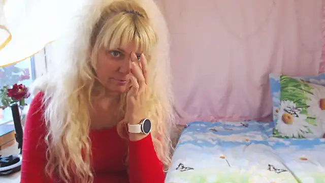 SunnySylvia online show from November 17, 2025, 7:14 am