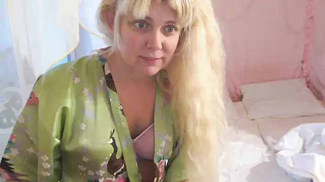 SunnySylvia online show from November 27, 2025, 5:31 am