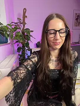 Snapshot of Trixie-Tainted chatting on January 12, 2025, 4:08 pm Trixie-Tainted online show from January 12, 2025, 4:08 pm