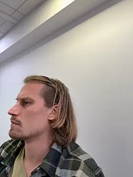 fmodel online show from November 26, 2025, 9:43 am