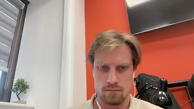 fmodel online show from March 11, 2026, 2:56 pm