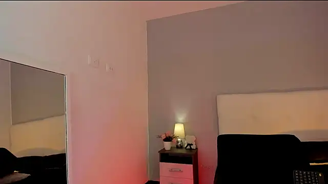 NataliaBuiles online show from April 4, 2026, 1:08 pm