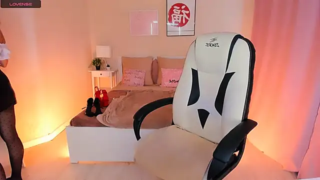 Snapshot of HelenaRegal chatting on September 14, 2025, 1:54 pm HelenaRegal online show from September 14, 2025, 1:54 pm