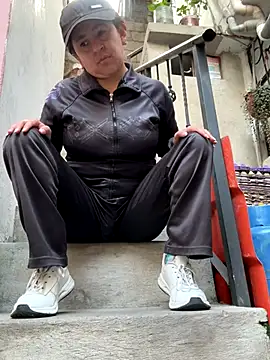 latinfemale online show from November 20, 2025, 7:35 pm